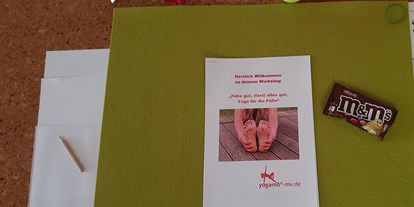 Yogakurs - Yogastil: Vinyasa Flow - Yoga für die Füße - Monique Albrecht, Yogamo