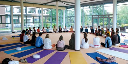 Yogakurs - Nordrhein-Westfalen - Yogalehrer*in Ausbildung 4-Wochen intensiv